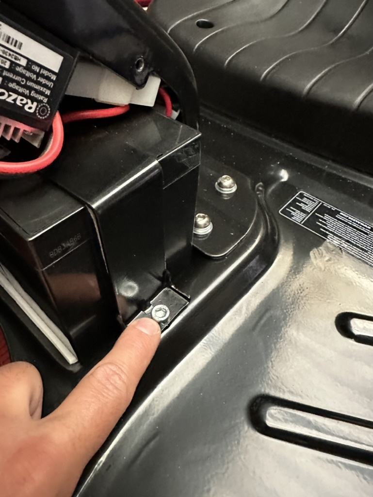 Support vis batterie pour RAZOR Crazy Cart lithium 24V 9Ah + chargeur